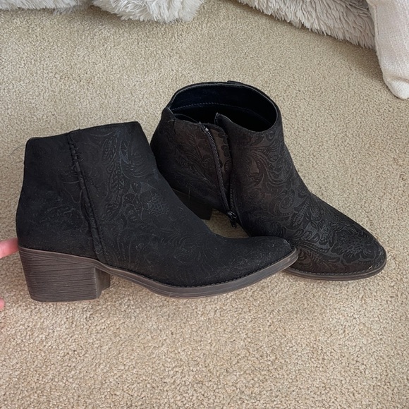 Volatile Black Booties - Picture 1 of 1